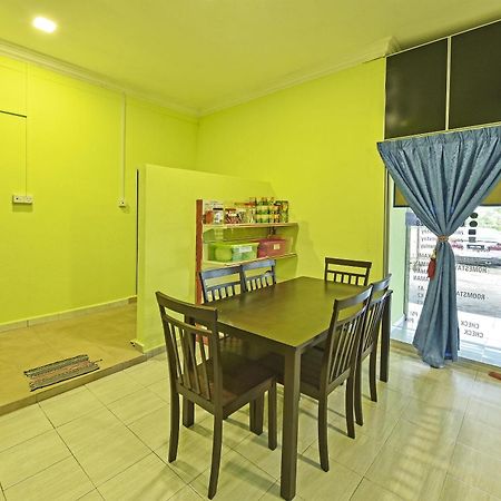 Oyo 90551 Zn Mix Homestay & Roomstay Kampung Raja Extérieur photo