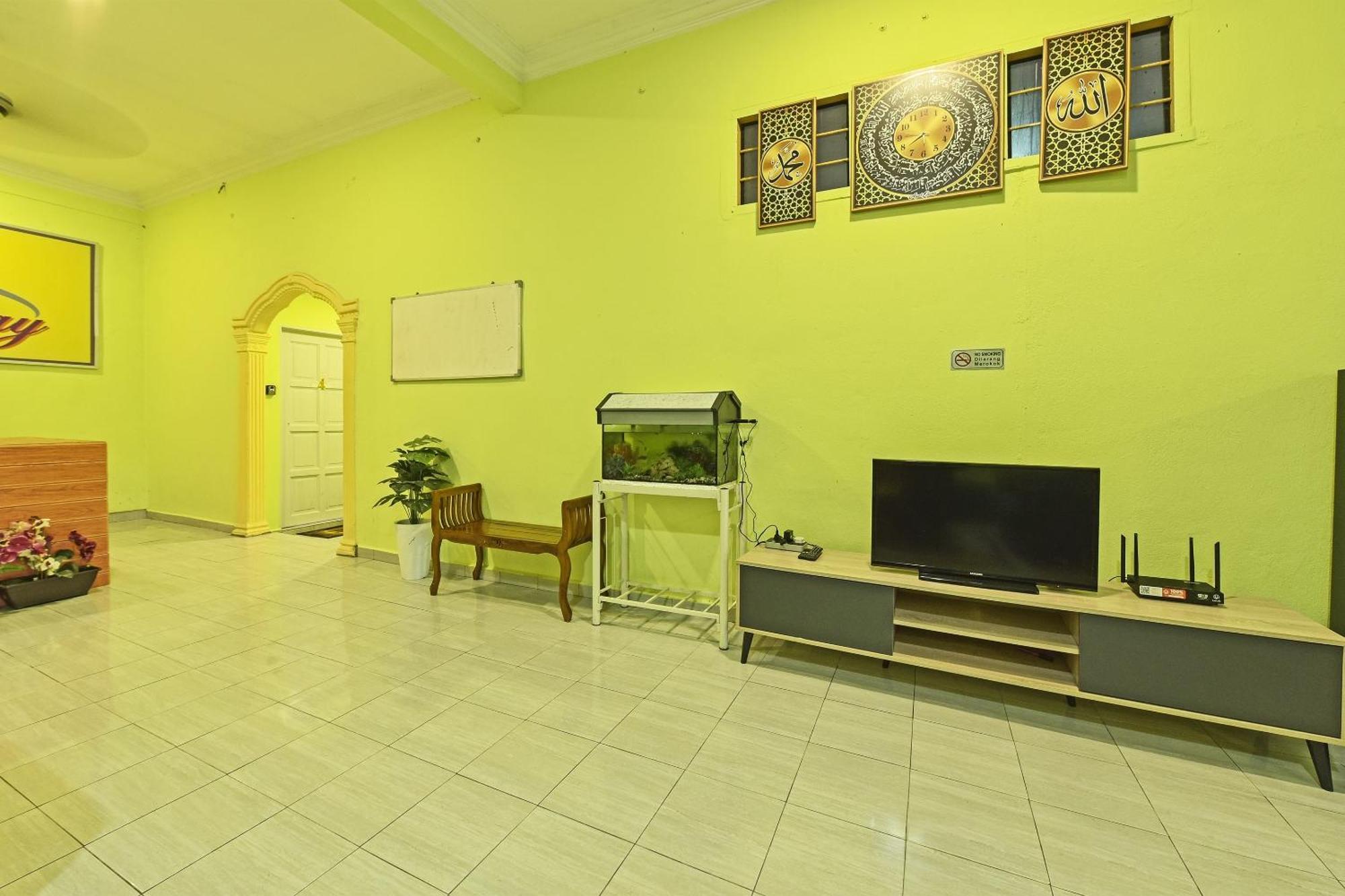 Oyo 90551 Zn Mix Homestay & Roomstay Kampung Raja Extérieur photo